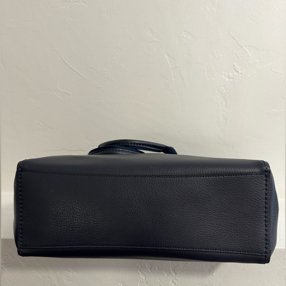 Coach Derby navy pebbled leather tote w/ snap closure - Picture 6 of 12